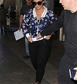 Demi_Lovato_-_Arriving_in_LA_on_June_21-01.jpg