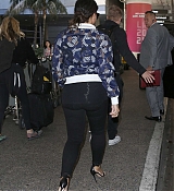 Demi_Lovato_-_Arriving_in_LA_on_June_21-04.jpg
