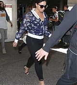 Demi_Lovato_-_Arriving_in_LA_on_June_21-06.jpg