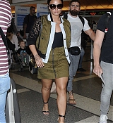 Demi_Lovato_-_At_the_LAX_airport_in_Los_Angeles_on_June_17-02.jpg
