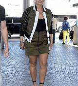 Demi_Lovato_-_At_the_LAX_airport_in_Los_Angeles_on_June_17-04.jpg