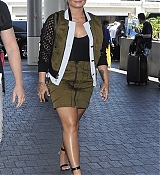Demi_Lovato_-_At_the_LAX_airport_in_Los_Angeles_on_June_17-05.jpg