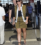 Demi_Lovato_-_At_the_LAX_airport_in_Los_Angeles_on_June_17-06.jpg