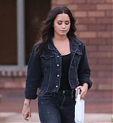 Demi_Lovato_-_In_Los_Angeles_on_August_28-10.jpg