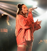 Demi_Lovato_-_Performs_at_iHeartRadio_Album_Release_Party_on_October_7-09.jpg