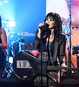Demi_Lovato_-_attends_The_Tonight_Show_Starring_Jimmy_Fallon__August_162C_202202.jpg