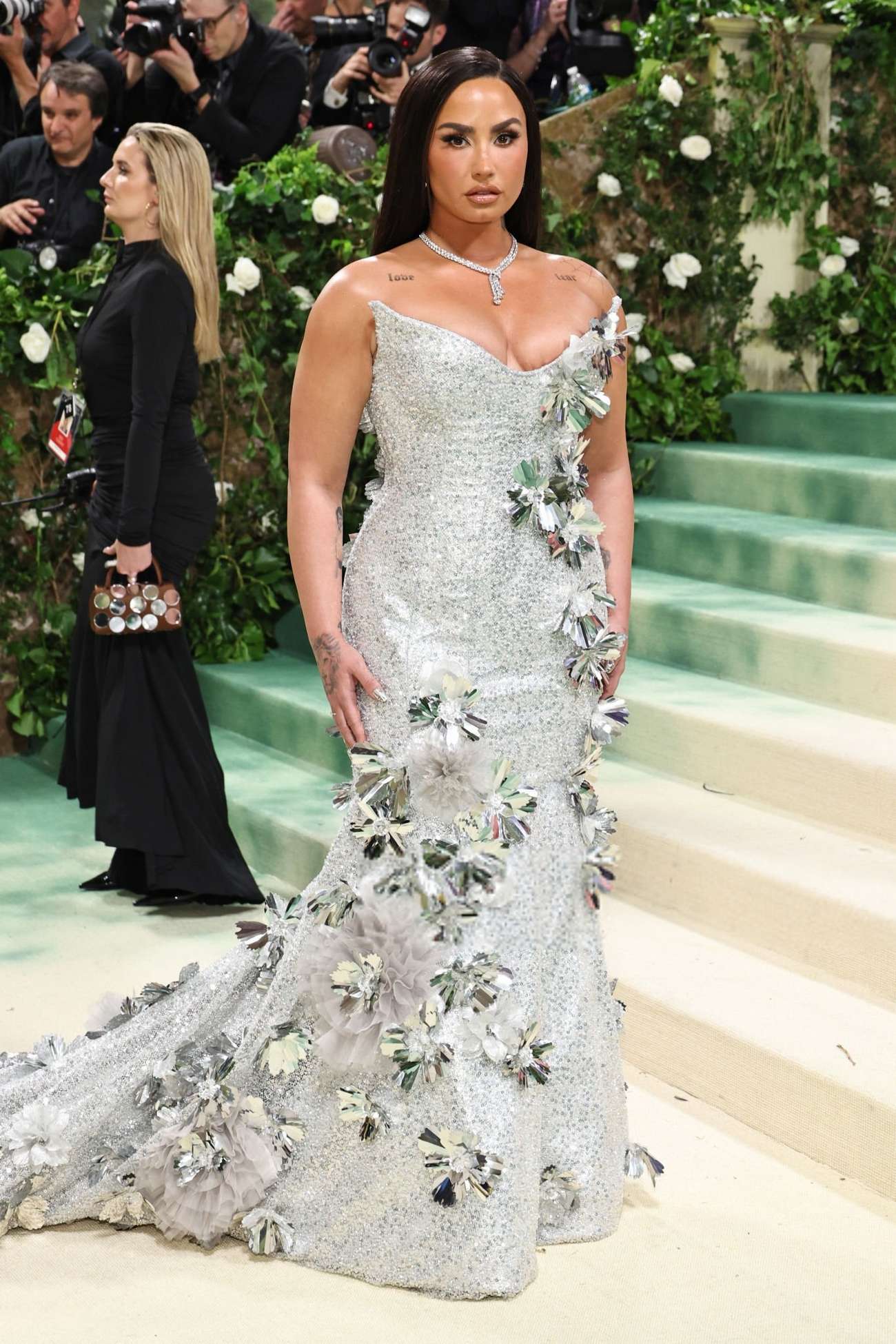 Demi_Lovato_-2024_Met_Gala_on_in_New_York_May_62C_2024_31.jpg
