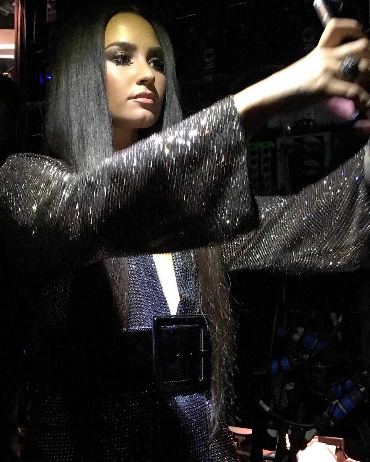 Demi_Lovato_-_The_59th_GRAMMY_Awards_at_STAPLES_Center_in_Los_Angeles_5BBackstage5D-14.jpg Demi_Lovato_-_The_59th_GRAMMY_Awards_at_STAPLES_Center_in_Los_Angeles_5BBackstage5D-14.jpg