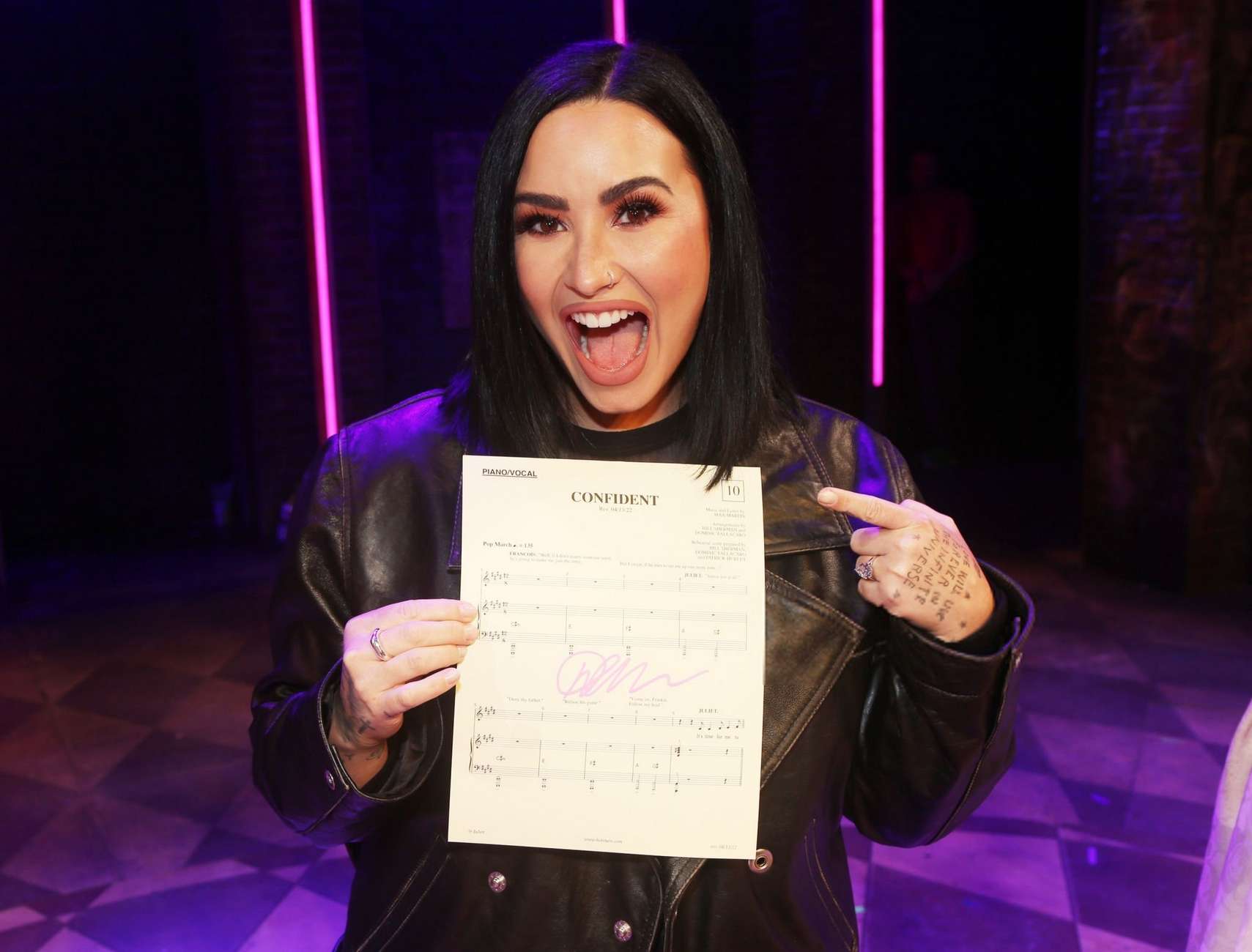 Demi_Lovato_-_Visits_the_cast_of___Juliet_on_Broadway2C_New_York_City_-_April_72C_2024_10.jpg