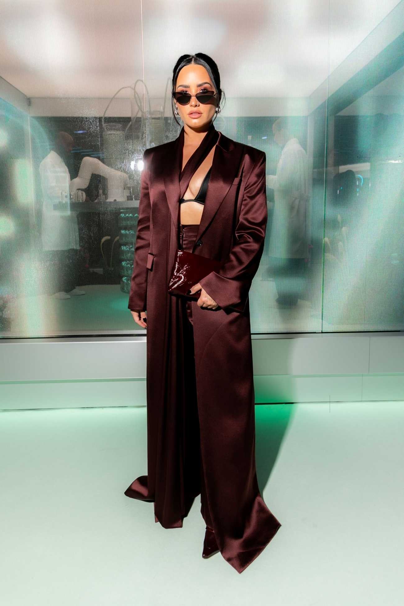 Demi_Lovato_-_attends_the_Boss_fashion_show_during_Milan_Fashion_Week_-_Milan2C_Italy_-_September_222C_202305.jpg