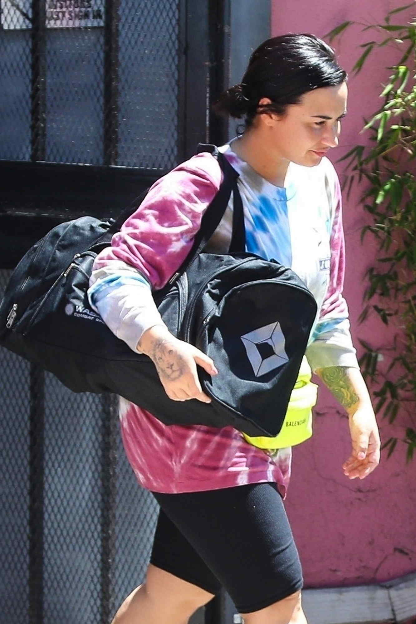 Exiting_the_gym_In_Los_Angeles_-_April_171.jpg