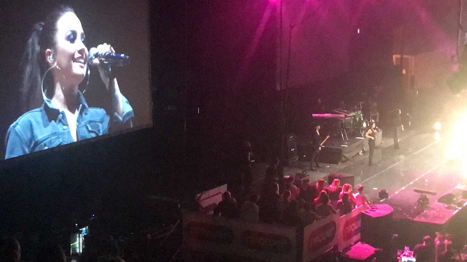 Free_Radio_Live_in_Birmingham_-_November_11-27.jpg