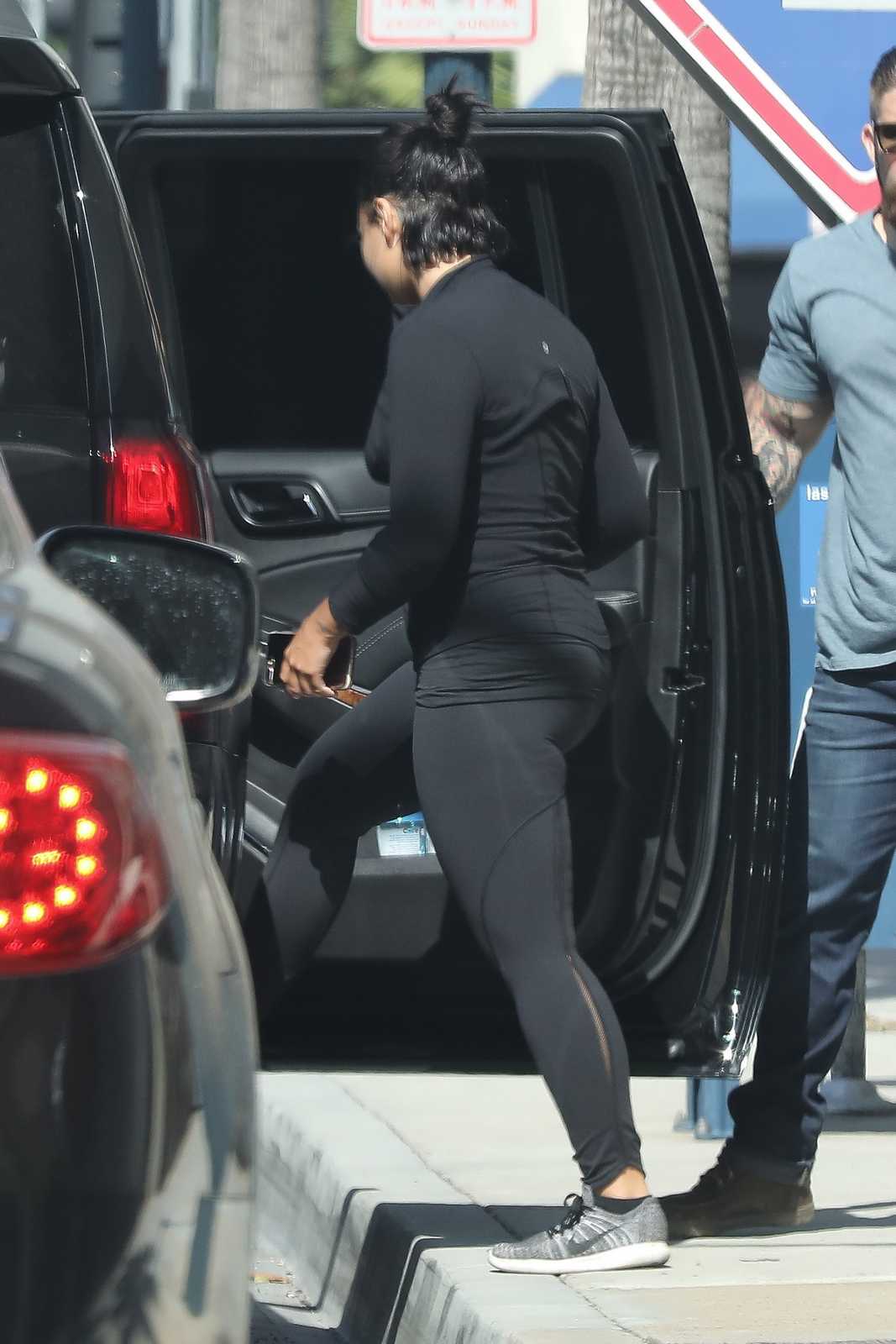 Leaving_Gym_in_LA_-_April_5th-08.jpg