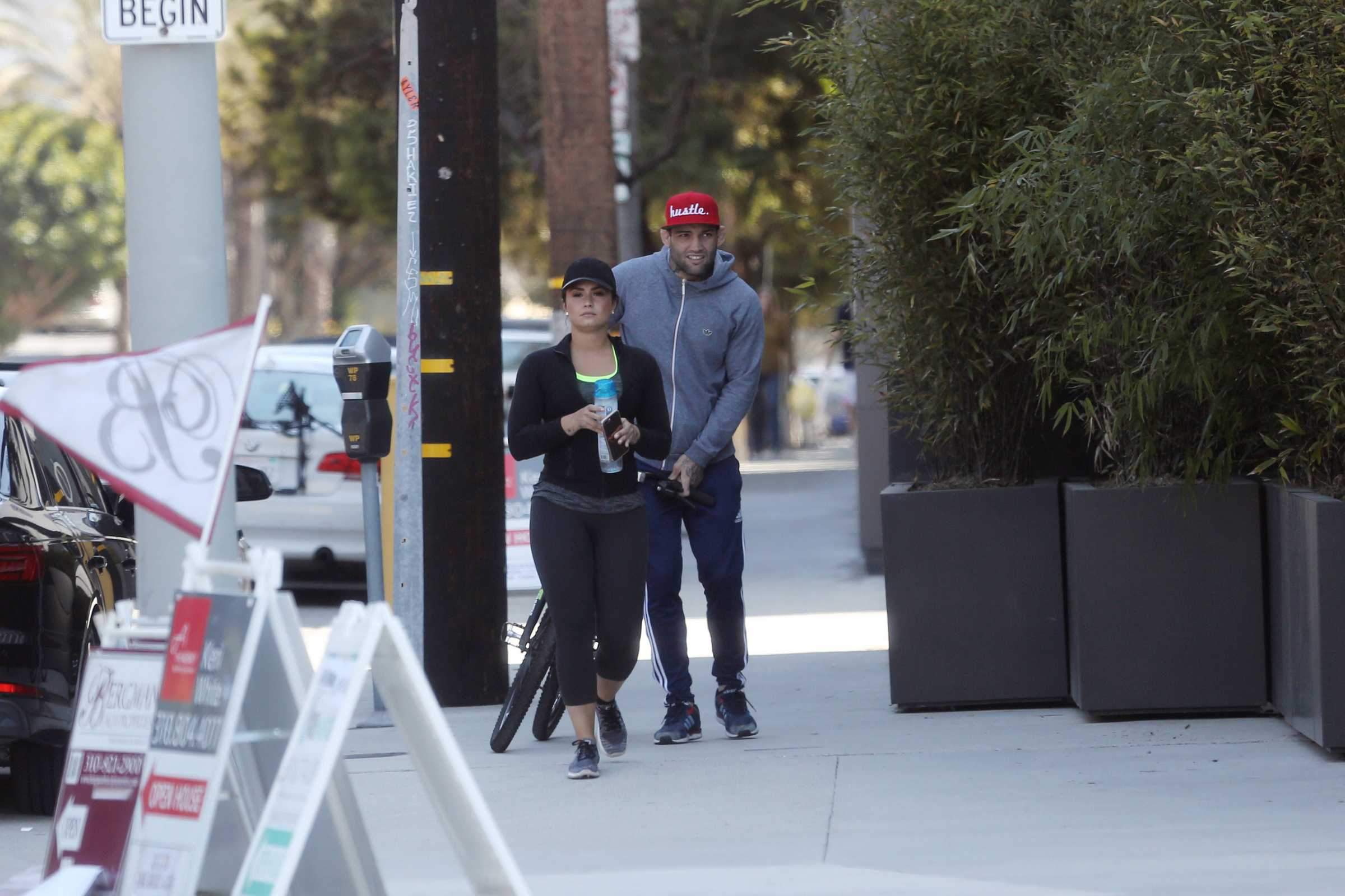 Out_with_Guilherme_Vasconcelos_in_LA_-_April_9-29.jpg Out_with_Guilherme_Vasconcelos_in_LA_-_April_9-29.jpg
