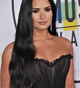 Demi_Lovato_-_2017_American_Music_Awards_-_November_19-21.jpg