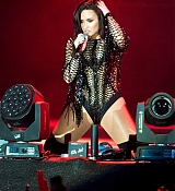 Demi_Lovato_-_Performing_at_Redfestdxb_Festival_in_Dubai_on_February_4-06.jpg