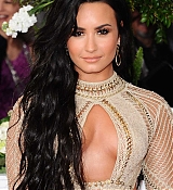 Demi_Lovato_-_The_59th_GRAMMY_Awards_at_STAPLES_Center_in_Los_Angeles-13.jpg